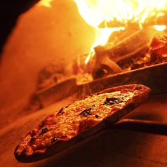 イタリア直送のピッツァ石窯で焼き上げる、本格ピッツァ等、本格イタリアンが自慢です。（写真）